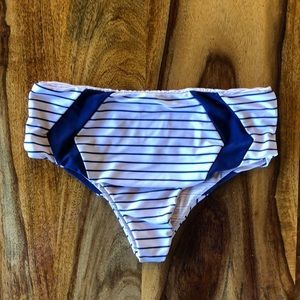 🌺acacia bikini bottom🌺